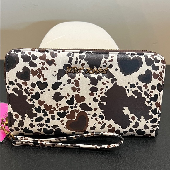 Betsey Johnson | Western Motif Heart Pattern Wristlet/Wallet - Picture 1 of 10